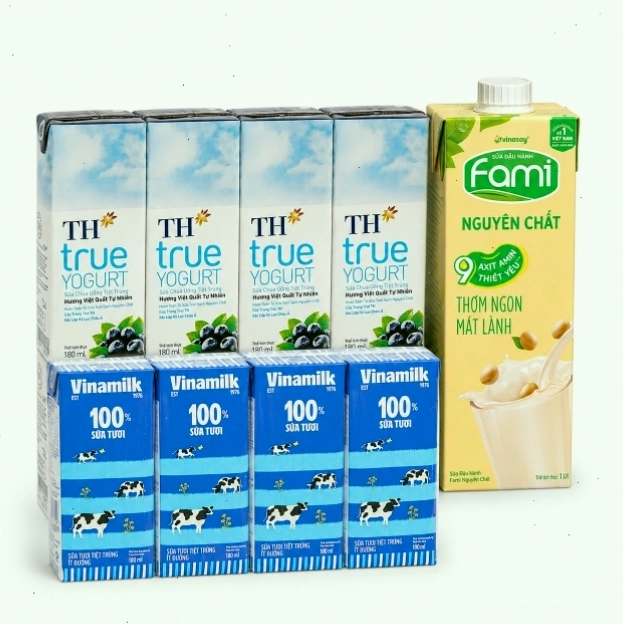 Ca sĩ Minh Hằng với tóc sư tử uốn
