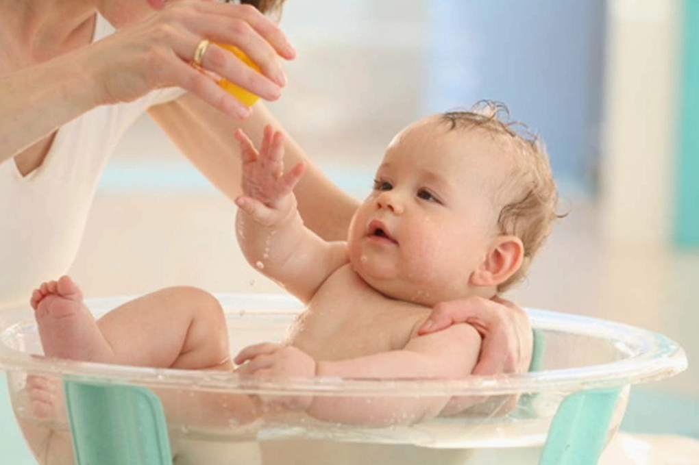 Cách Cắt Tóc Máu Cho Trẻ Sơ Sinh: Giải Mã Các Quan Niệm Và Lưu Ý Quan Trọng