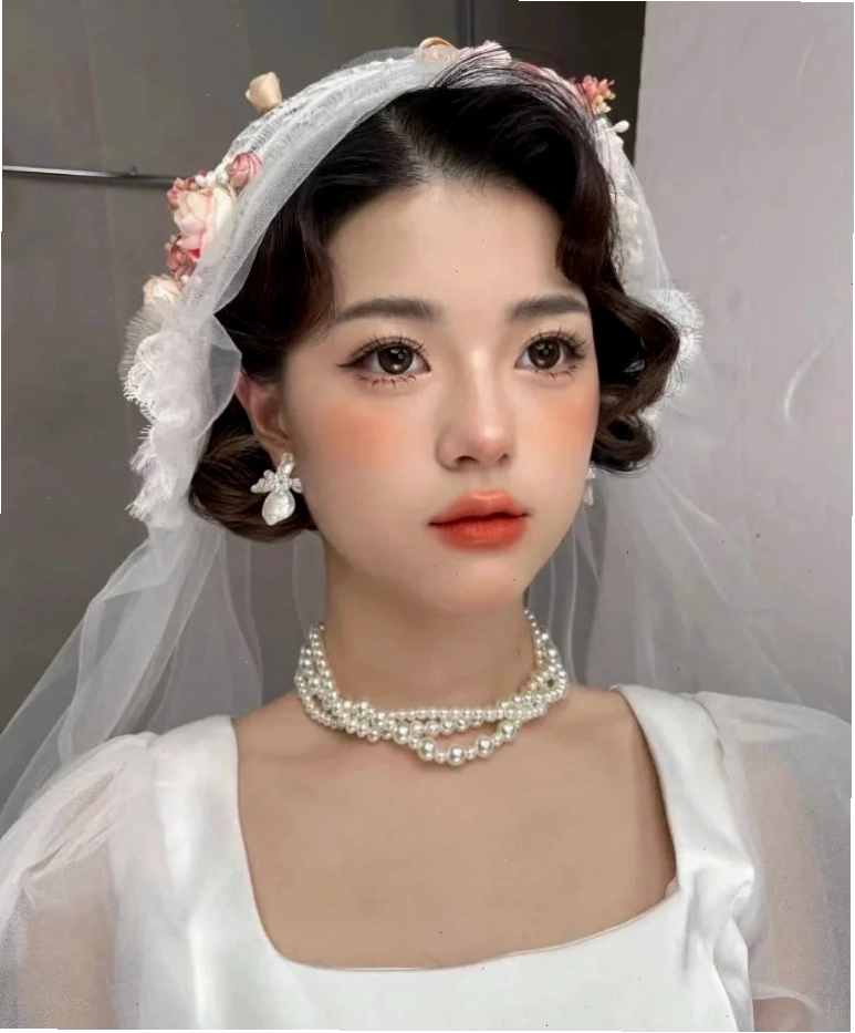 Cô dâu tóc ngắn xinh đẹp với phong cách trang điểm tự nhiên