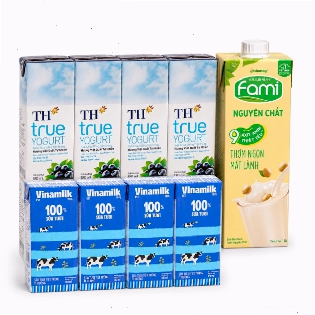 Cô gái xinh xắn với kiểu tóc đuôi ngựa buộc cao