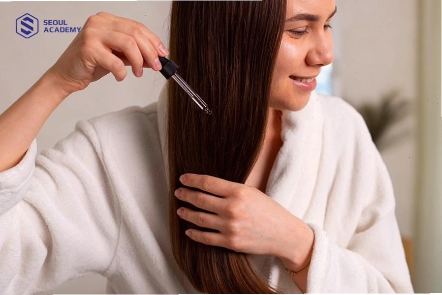 Cung cấp đủ độ ẩm cho tóc là cách làm tóc duỗi trở lại bình thường