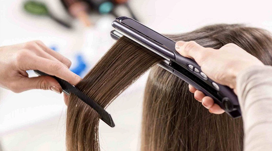 Duỗi tóc nhiều có hại không? Những tác động tiềm ẩn và cách khắc phục