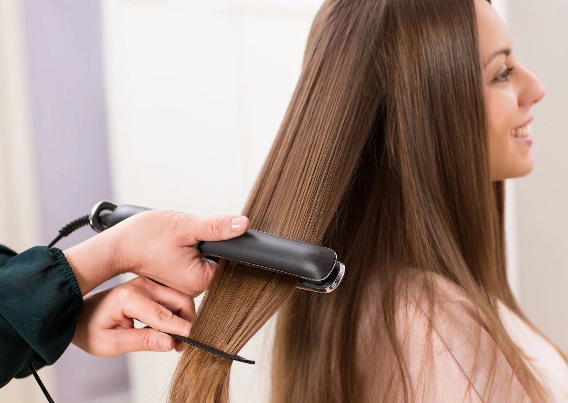 Duỗi tóc nữ hết bao nhiêu tiền? Cập nhật giá salon 2026