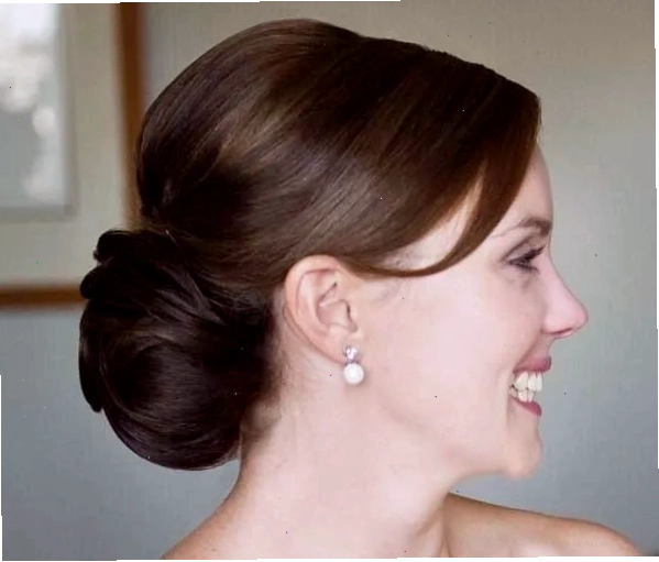 Kiểu tóc búi xoăn phồng cho mẹ cô dâu