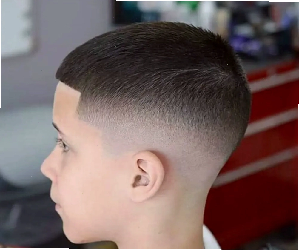 Kiểu tóc buzz đơn giản mang đến vẻ ngoài năng động cho bé trai 3 tuổi