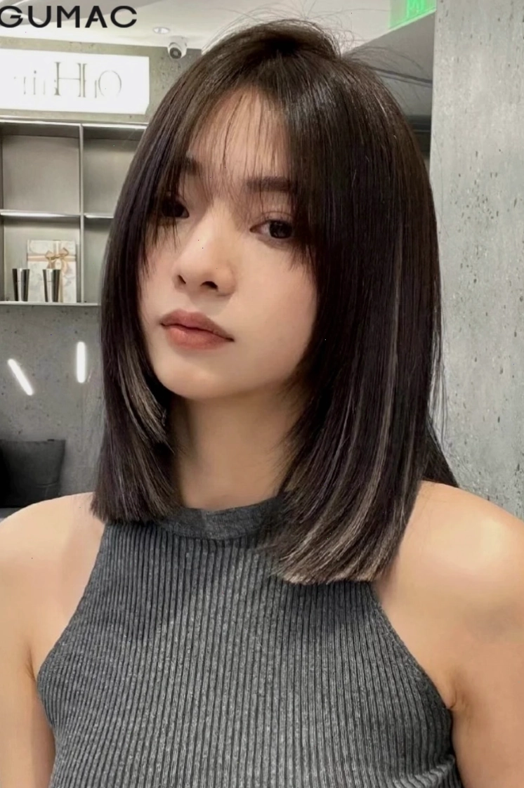 Kiểu tóc highlight sợi nhỏ nữ tính trên nền tóc đen