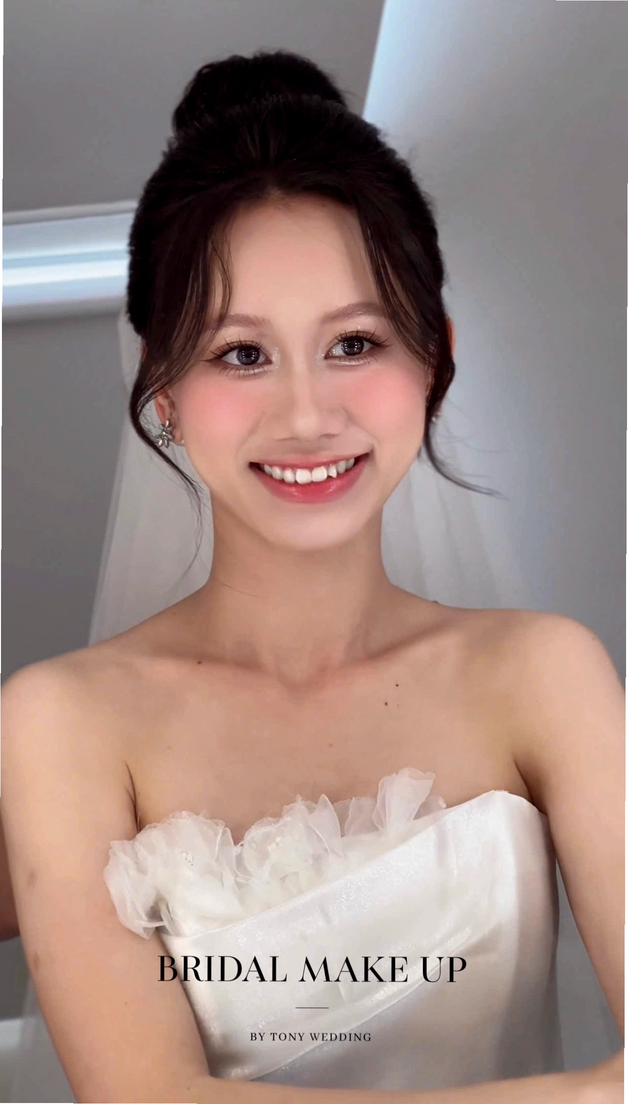 Kiểu tóc sóng nước thả tự nhiên cho cô dâu