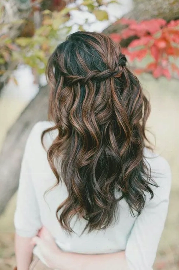 Kiểu tóc tết thác nước lãng mạn