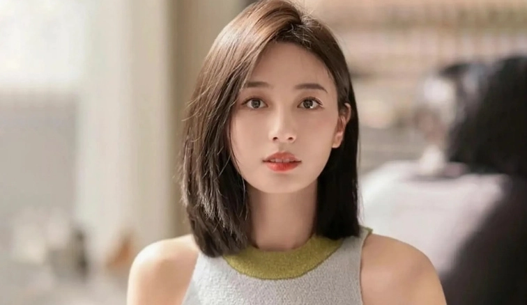 Mặt Kim Cương Để Tóc Gì Nữ Hợp Nhất: 12 Kiểu Tóc Tôn Vẻ Đẹp Sắc Sảo 2026