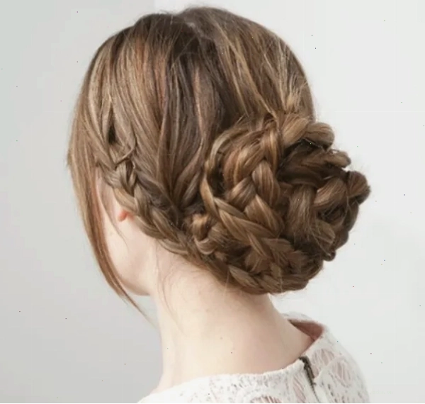Mẹ cô dâu chọn tóc xoăn sóng nhẹ nhàng