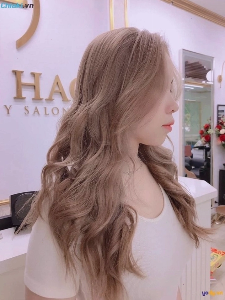 Nhuộm tóc màu vàng kem