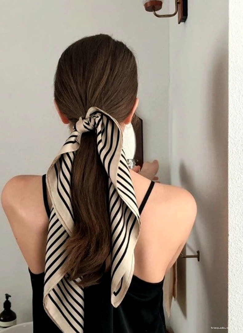 Sử dụng dải lụa mềm để cột tóc duỗi, tránh gãy rụng
