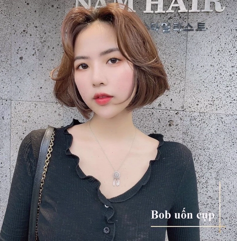 Tóc bob layer ngang vai tạo vẻ ngoài thanh lịch và hiện đại