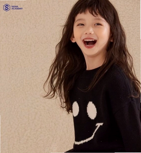 Tóc dài mái thưa đáng yêu cho bé gái 11 tuổi