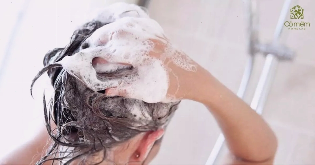 Tóc duỗi bị gãy chân tóc do môi trường
