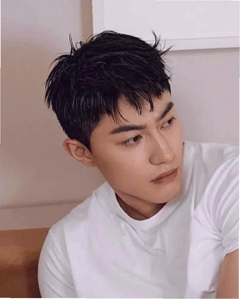 Tóc Ivy League Undercut với độ tương phản cao