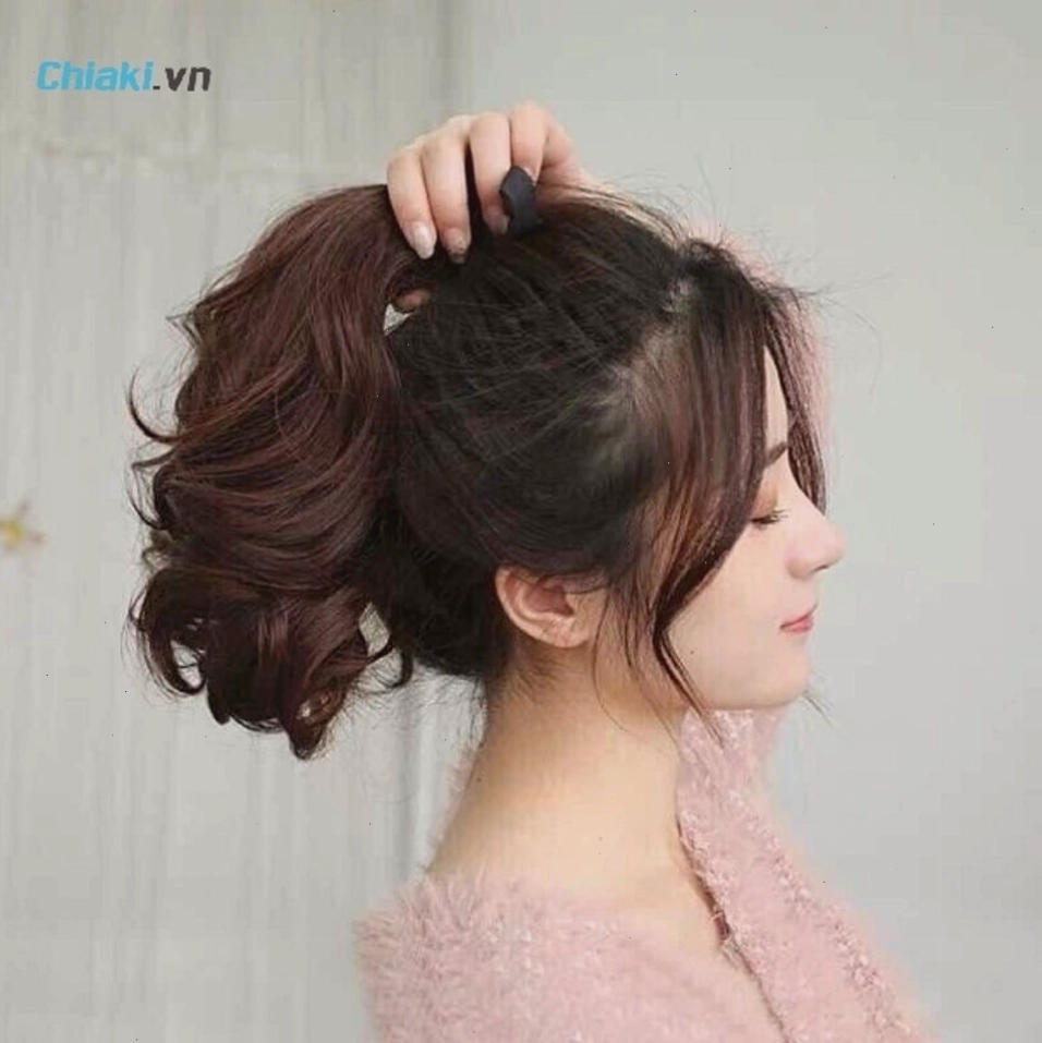 Tóc layer medium length buộc cao